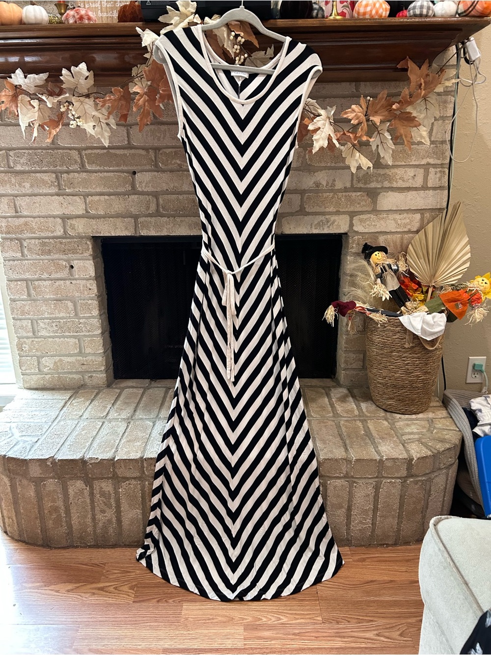 Black & White Striped V-Neck Maxi Dress with Tie Waist EUC